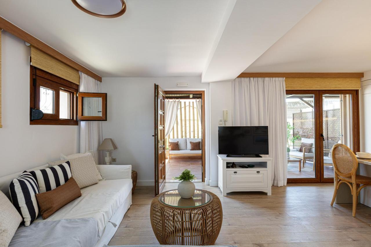 Galatás Villa Seashell -Wonderful Newly Renovated Villa On The Beach מראה חיצוני תמונה