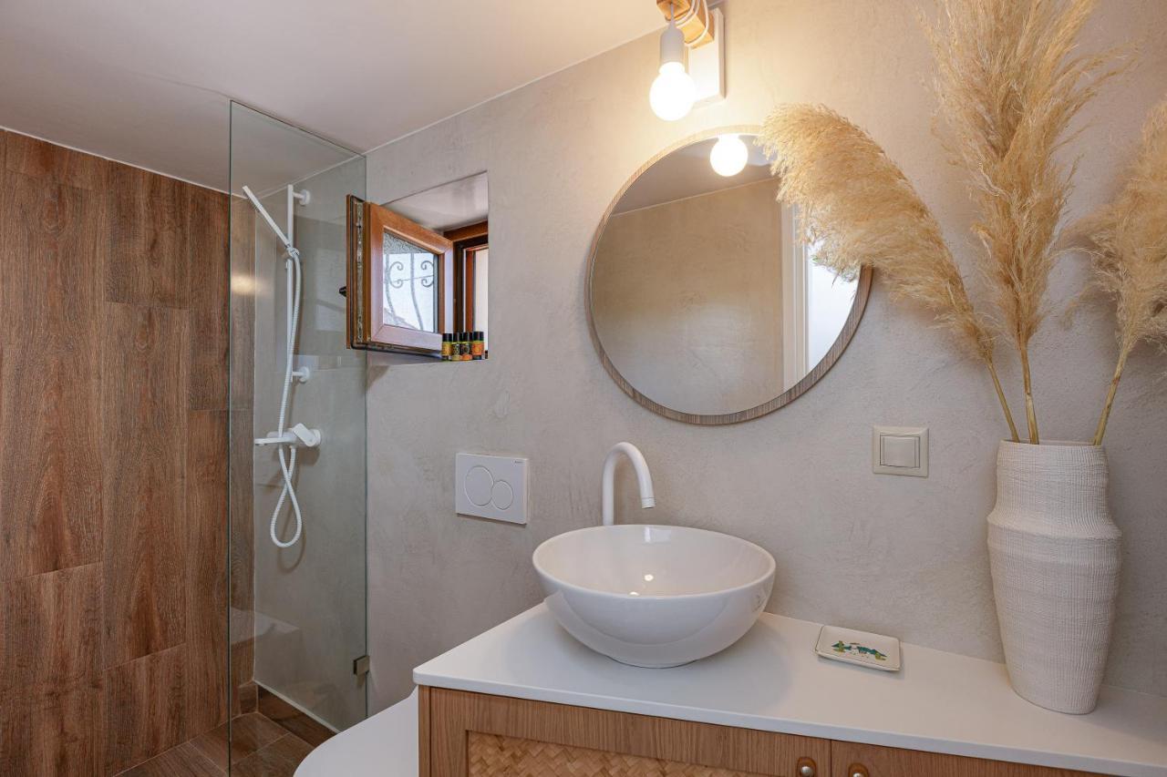 Galatás Villa Seashell -Wonderful Newly Renovated Villa On The Beach מראה חיצוני תמונה
