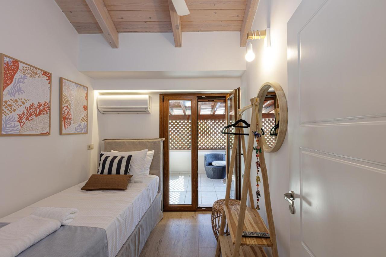 Galatás Villa Seashell -Wonderful Newly Renovated Villa On The Beach מראה חיצוני תמונה